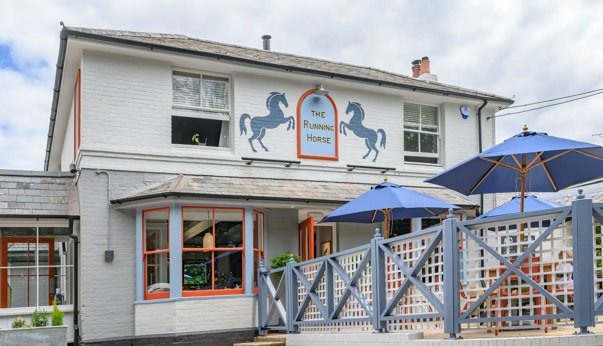 Running Horse: A Charming Retreat in Hampshire's Countryside