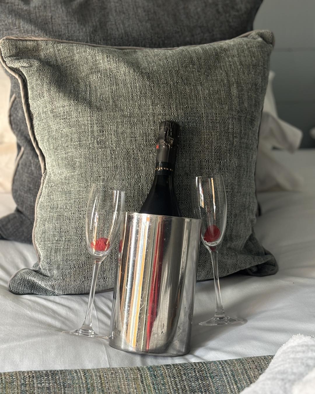 BedProsecco1.jpg